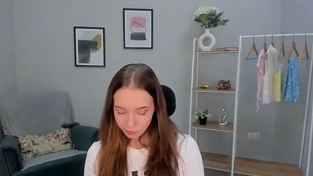 Nina Crown online show from 23, 3, 2026