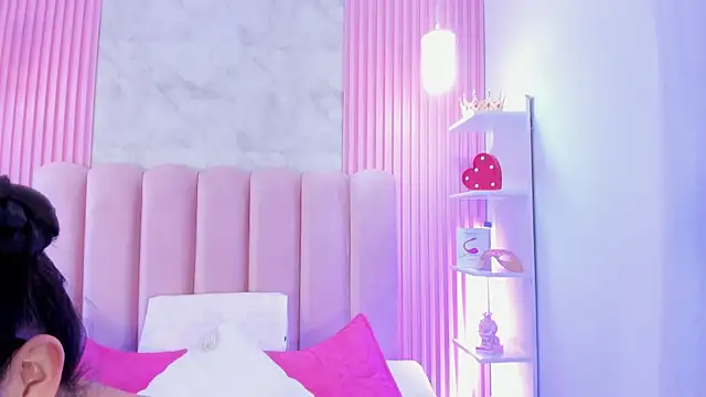 ArianaRougee online show from 24, 6, 2026