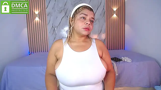 CasieBigtits online show from 10, 6, 2026