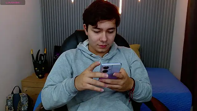Julian Smith21 online show from 20, 5, 2026
