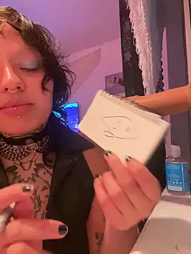 Snapshot of seducedandused chatting on 24, 2, 2026 seducedandused online show from 24, 2, 2026