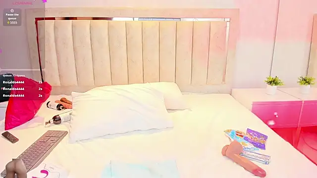 AlaiaMoretti  online show from 8, 4, 2026