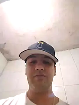 Snapshot of trox_memide21cm chatting on 4, 7, 2026 trox memide21cm online show from 4, 7, 2026