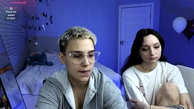 Snapshot of LuxuryLoverss chatting on 19, 4, 2026 LuxuryLoverss online show from 19, 4, 2026
