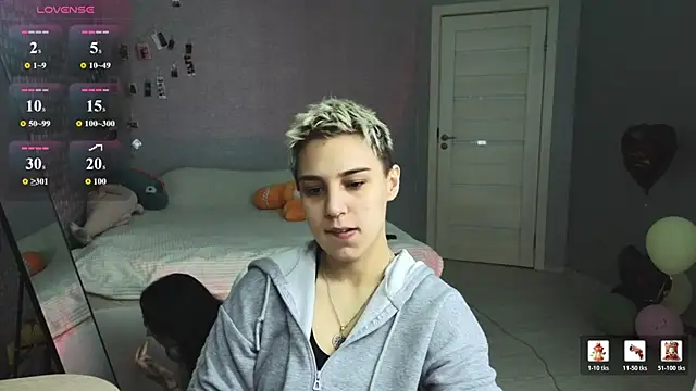 Snapshot of LuxuryLoverss chatting on 23, 4, 2026 LuxuryLoverss online show from 23, 4, 2026