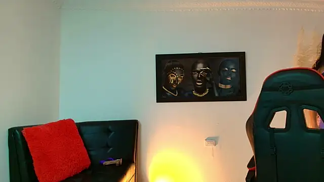 Snapshot of sara_lux1 chatting on 13, 3, 2026 sara lux1 online show from 13, 3, 2026