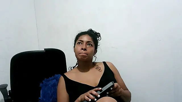 Couplesweethot online show from 15, 4, 2026