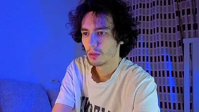 Snapshot of crybae chatting on 17, 3, 2026 crybae online show from 17, 3, 2026