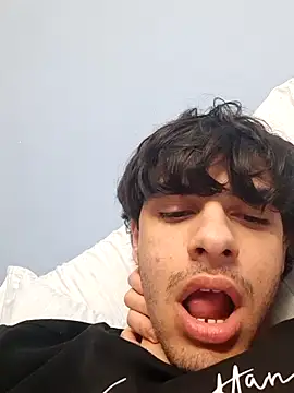 Snapshot of ilcazzone32 chatting on 5, 3, 2026 ilcazzone32 online show from 5, 3, 2026