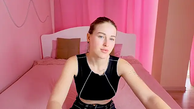 Snapshot of Violettta_doll chatting on 2, 3, 2026 Violettta doll online show from 2, 3, 2026