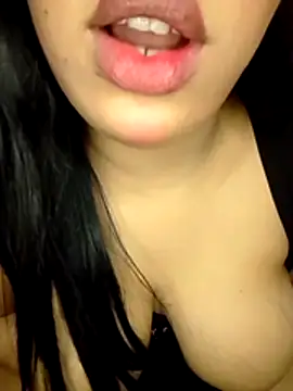 Snapshot of madleen_Mm chatting on 6, 5, 2026 madleen Mm online show from 6, 5, 2026
