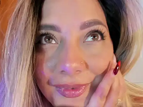 Snapshot of FoxxySweet chatting on 14, 4, 2026 FoxxySweet online show from 14, 4, 2026