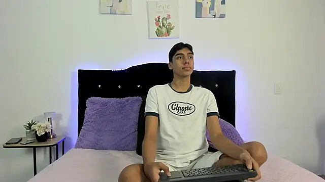 Eros Lux online show from 6, 3, 2026