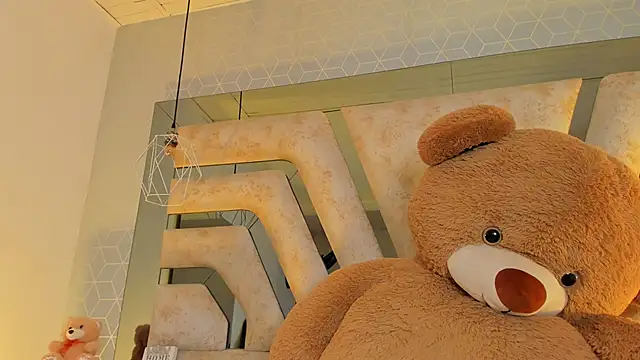 AuroraFlowers online show from 8, 3, 2026