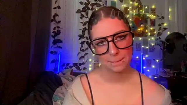 Snapshot of moonvampiq chatting on 1, 3, 2026 moonvampiq online show from 1, 3, 2026