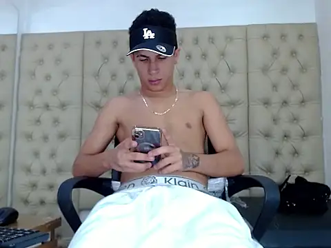 Hollmanhot online show from 4, 3, 2026