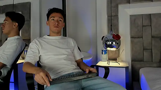 Austin Reedss online show from 4, 3, 2026