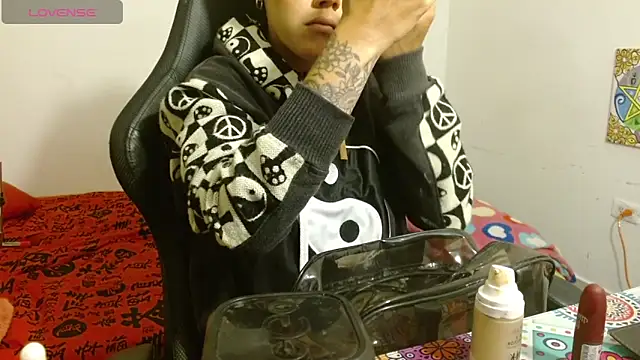 Divinejewel69 online show from 14, 4, 2026