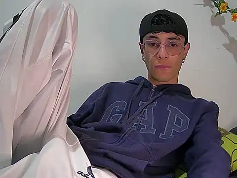 Snapshot of militoveruss2 chatting on 2, 3, 2026 militoveruss2 online show from 2, 3, 2026