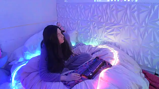 Moongirl117 online show from 3, 3, 2026