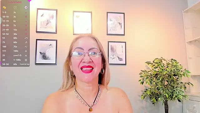 Snapshot of Victoria_Firee chatting on 19, 4, 2026 Victoria Firee online show from 19, 4, 2026