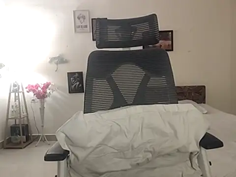 misstyy online show from 25, 4, 2026