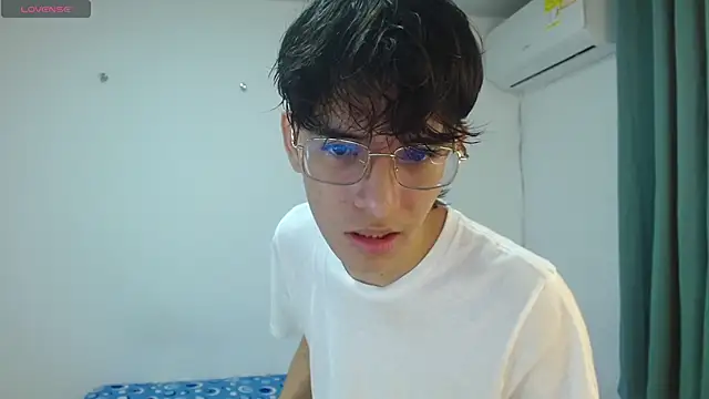 Snapshot of noah_millerx chatting on 1, 5, 2026 noah millerx online show from 1, 5, 2026