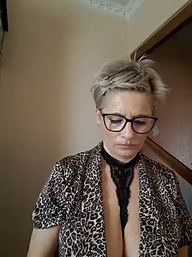 LunaBlaise online show from 17, 3, 2026