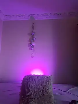 LunaBlaise online show from 15, 4, 2026