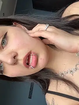 Emily Chewits online show from 4, 3, 2026