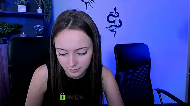 Snapshot of chloe_ley chatting on 8, 7, 2026 chloe ley online show from 8, 7, 2026