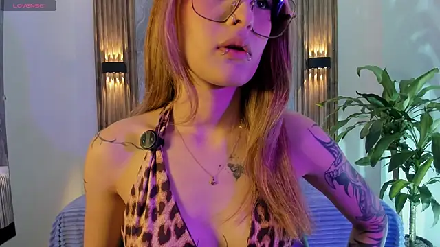 Snapshot of Melodylanee chatting on 6, 5, 2026 Melodylanee online show from 6, 5, 2026