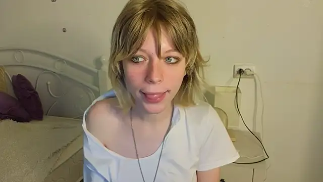 Snapshot of MollySally chatting on 10, 6, 2026 MollySally online show from 10, 6, 2026