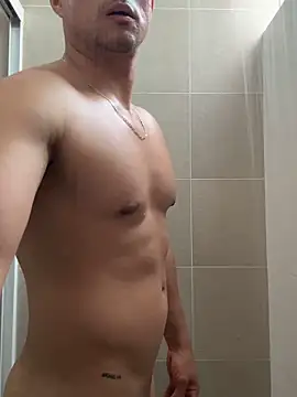 Snapshot of David-latinlover chatting on 1, 5, 2026 David-latinlover online show from 1, 5, 2026