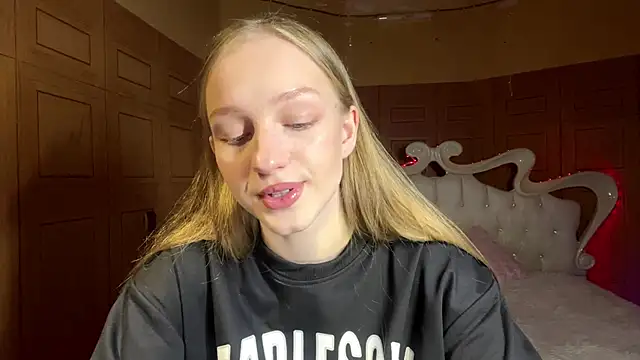 Anika Socutehe online show from 25, 3, 2026