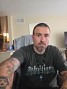 Biggbaddwulf7 online show from 5, 5, 2026