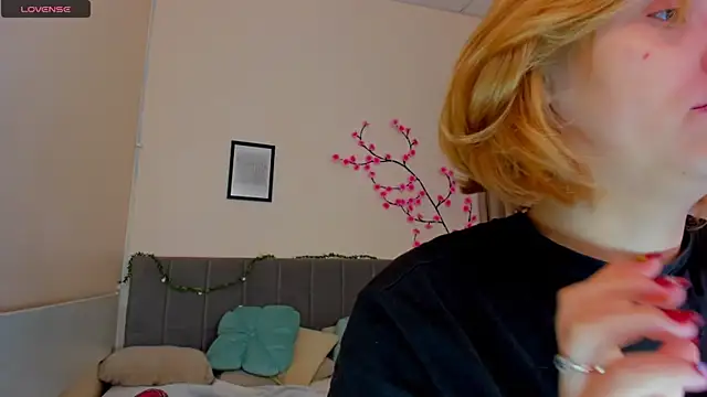Snapshot of DellaRows chatting on 4, 5, 2026 DellaRows online show from 4, 5, 2026