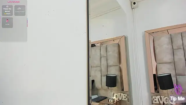 Titan Moreno  online show from 25, 3, 2026