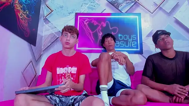 Snapshot of Aron_guys chatting on 28, 2, 2026 Aron guys online show from 28, 2, 2026