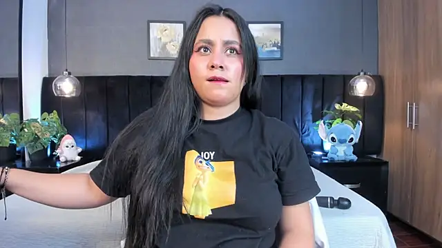 Snapshot of alejandra__garcia chatting on 1, 7, 2026 alejandra garcia online show from 1, 7, 2026