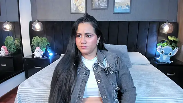 Snapshot of alejandra__garcia chatting on 4, 7, 2026 alejandra garcia online show from 4, 7, 2026