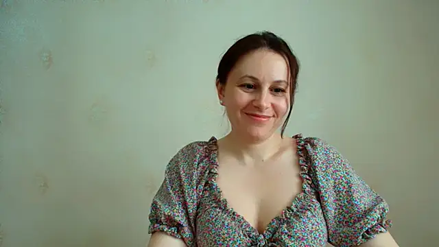 Snapshot of Inessa_beauty chatting on 4, 5, 2026 Inessa beauty online show from 4, 5, 2026