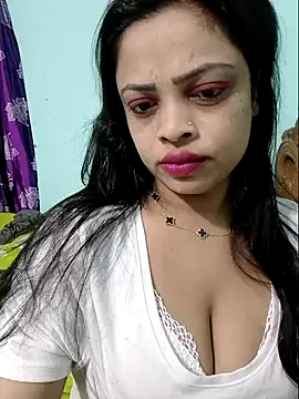 Snapshot of Beauty-3 chatting on 24, 4, 2026 Beauty-3 online show from 24, 4, 2026