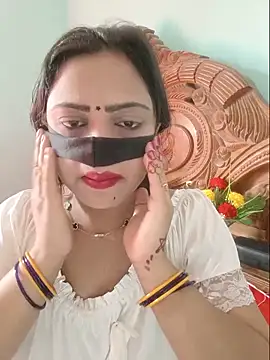 Snapshot of Beauty-3 chatting on 24, 5, 2026 Beauty-3 online show from 24, 5, 2026