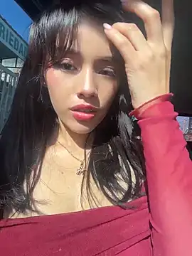 Mia-villalobos online show from 15, 5, 2026