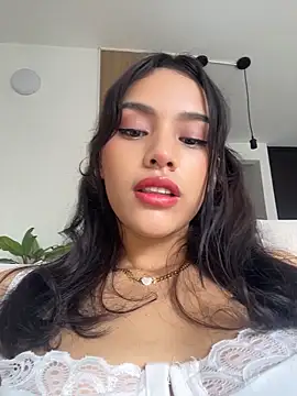 Mia-villalobos online show from 4, 6, 2026