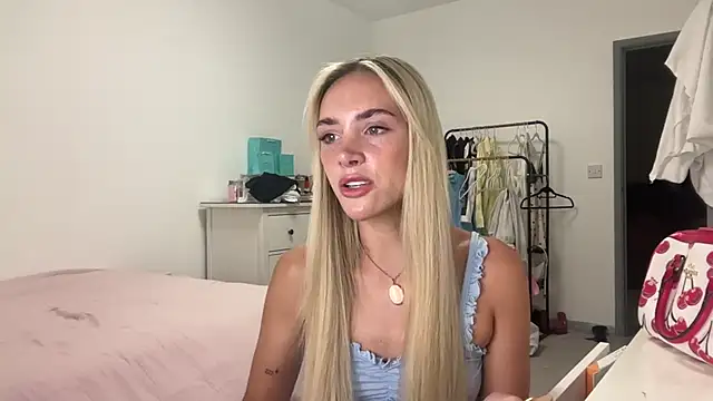 Naughtyblondex online show from 15, 7, 2026