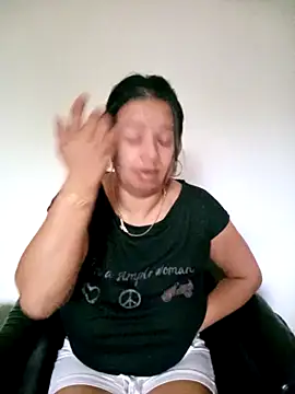 Snapshot of roxana_e43 chatting on 17, 5, 2026 roxana e43 online show from 17, 5, 2026