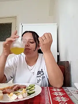 Snapshot of roxana_e43 chatting on 22, 5, 2026 roxana e43 online show from 22, 5, 2026