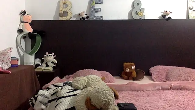 mommy-Milf online show from 14, 4, 2026